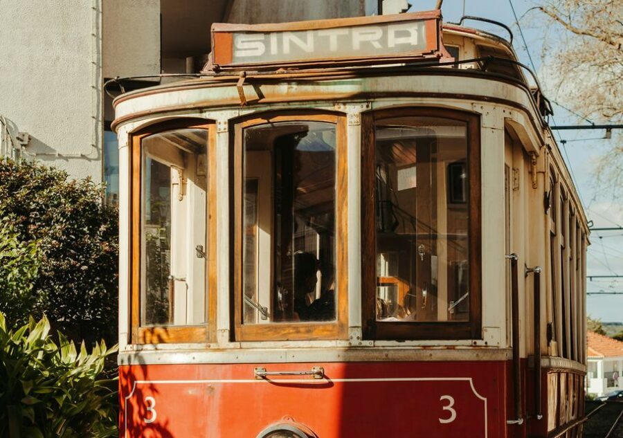 Exclusive tour by car - Sintra city and Cascais city - Sintra’s center in 70 minutes: how to make it count