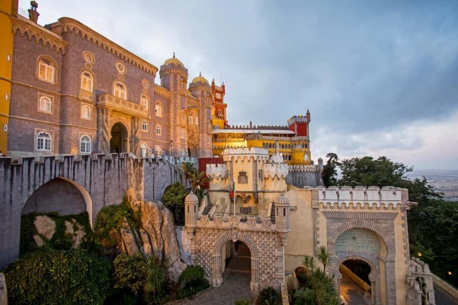 From Lisbon: Sintra Cascais Guided Tour with a Local Expert - Cabo da Roca, Guincho, and Boca do Inferno: the Atlantic edge of Europe