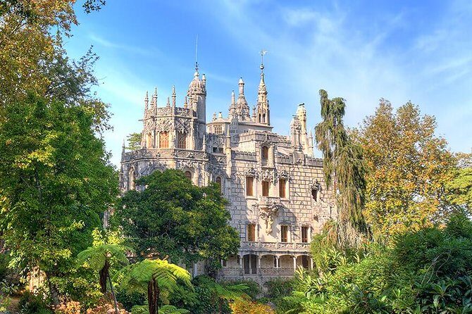 Full day Private tour Sintra + Cabo da Roca + Cascais (2 - 4 persons) - A private route that makes Sintra feel manageable