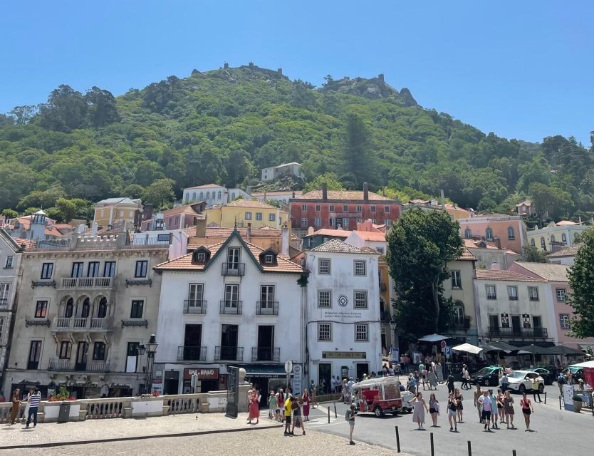 Lisbon: Tour to Sintra, Cabo da Roca and Cascais - Guide and group vibe: what you’ll feel in the first 20 minutes