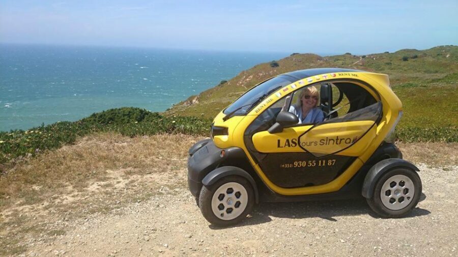 Sintra: 4 MAJOR Monuments Tour E-Car com GPS Audio Guide - Pena Palace, gardens, and the view from the mountain top