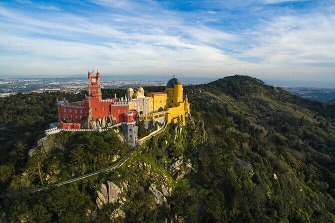 Sintra, Cabo da Roca and Cascais: Full-Day Private Guided Tour - Fonte da Sabuga stop: mineral waters and a quick reality check