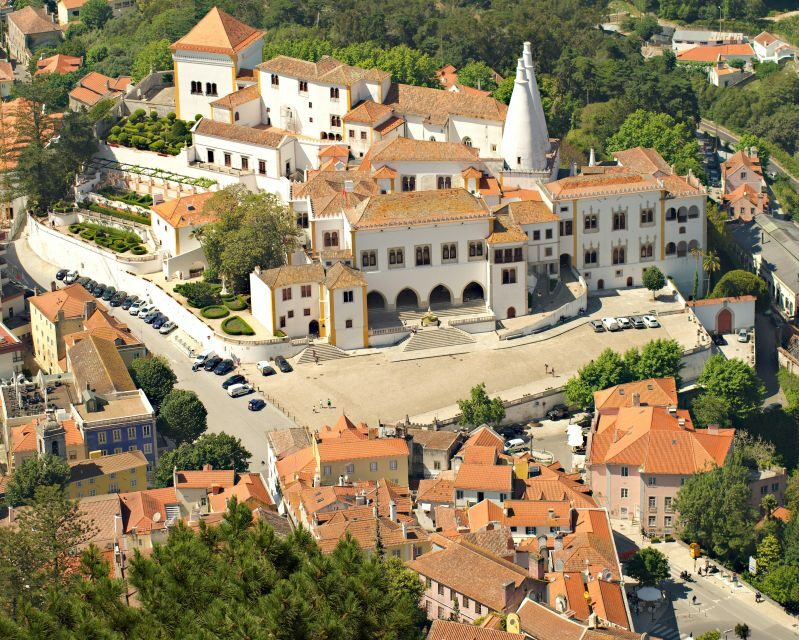 Sintra, Cascais & Estoril: Lands of stories, myths & legends - Sintra Palace: a short photo hit that sets the tone