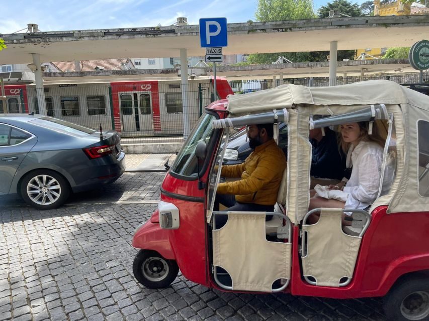 Sintra: -Sintra Sightseeing Tour With Tuk Tuk (1hr) - Sintra Palace: first impressions and quick orientation