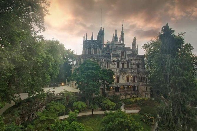 Sintra: The Romantic Village – Half-Day Private Guided Tour - Quinta da Regaleira: the Poço Iniciático and surreal garden time