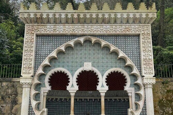 Sintra Walking Tour: Romantic Village & Palaces - Moorish Fountain: a short pause with big tile energy