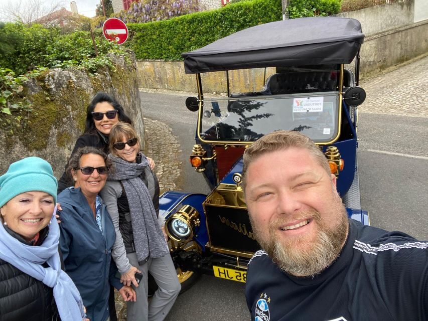 Tour Sintra: Charming tour in a Classic Car - The Portuguese tasting finish: pastries and aromatic wines