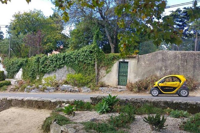 Unforgettable Sintra Tour E-CAR GPS audio-guided route that informs and entertains! - Pick your palace stops: Pena, Moorish Castle, Regaleira, Monserrate, and the coast