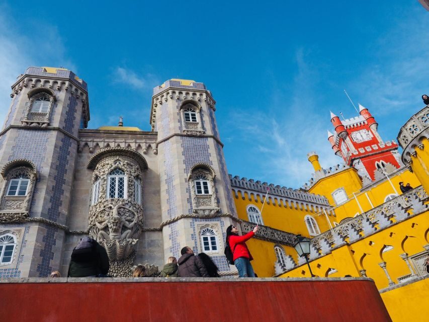 Wonders of Sintra & Coast - Azenhas do Mar: cliffside white houses and a natural rock pool